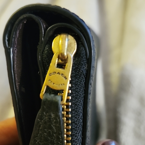 Coach Black Pebbled Leather Zip-Around Wallet with Gold Tone Logo - Picture 5 of 5